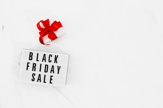 Black Friday is nearly here and H Samuel has you covered for all your jewellery needs (Canva)