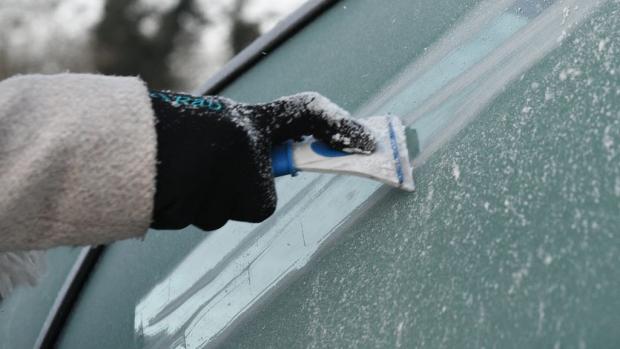 Free Press Series: It is important to not use a DIY de-icer on your windscreen (PA)