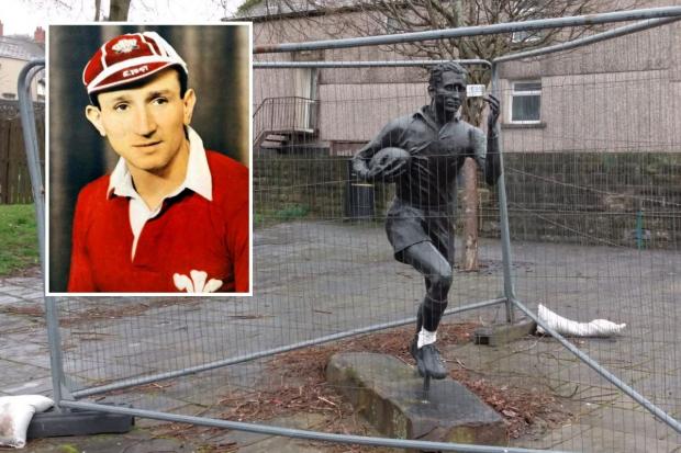 Blaenavon Town Council has confirmed that the statue of Ken Jones will be removed and relocated after being damaged by vandals.
